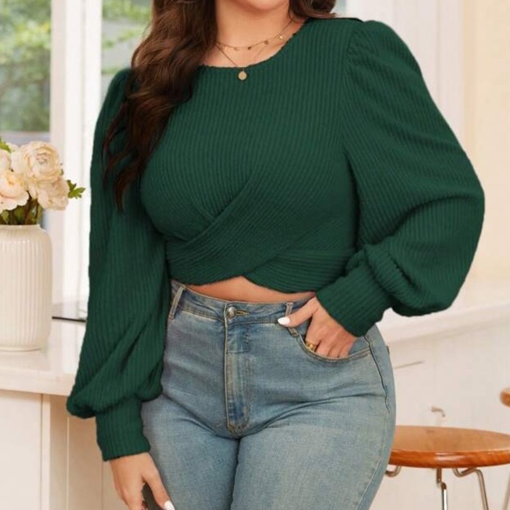 Plus Size Solid Color Short-Sleeved Cropped T-Shirt With Lantern Sleeves